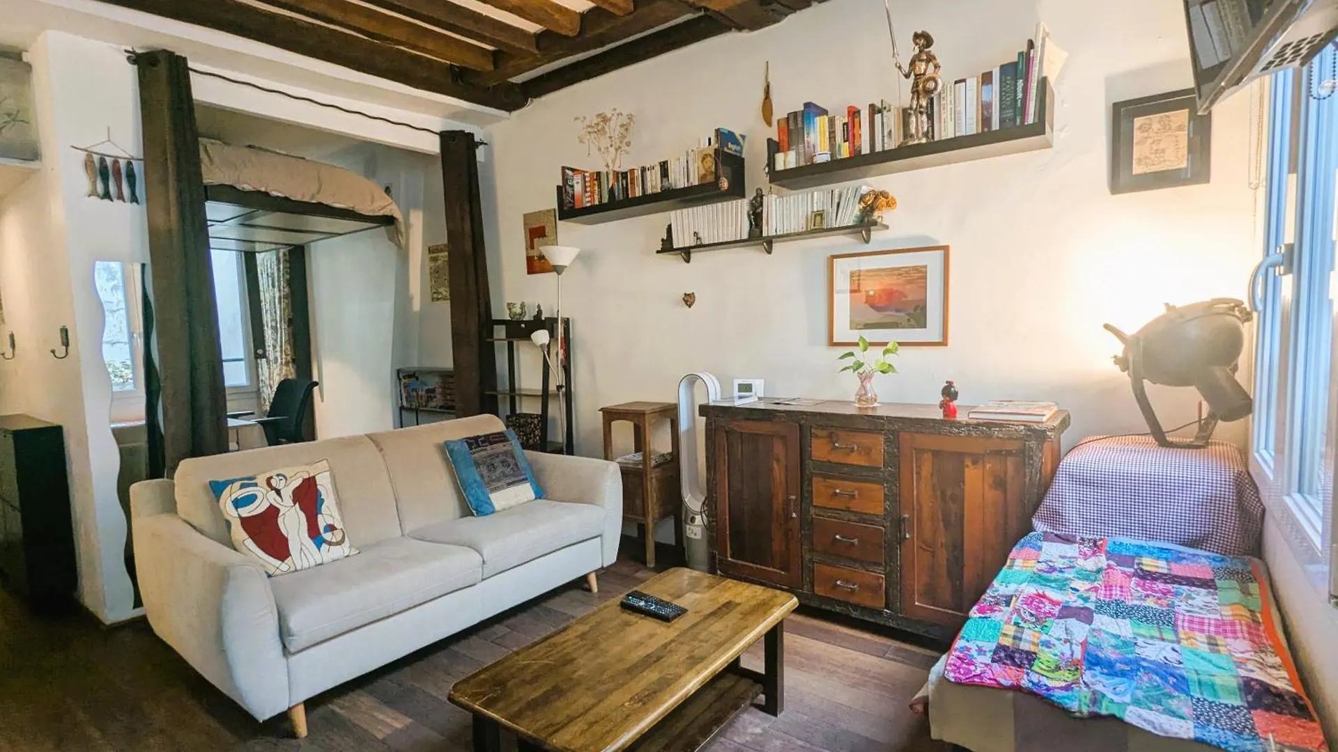 Charming Pied-A-Terre - Marais Apartment Paris