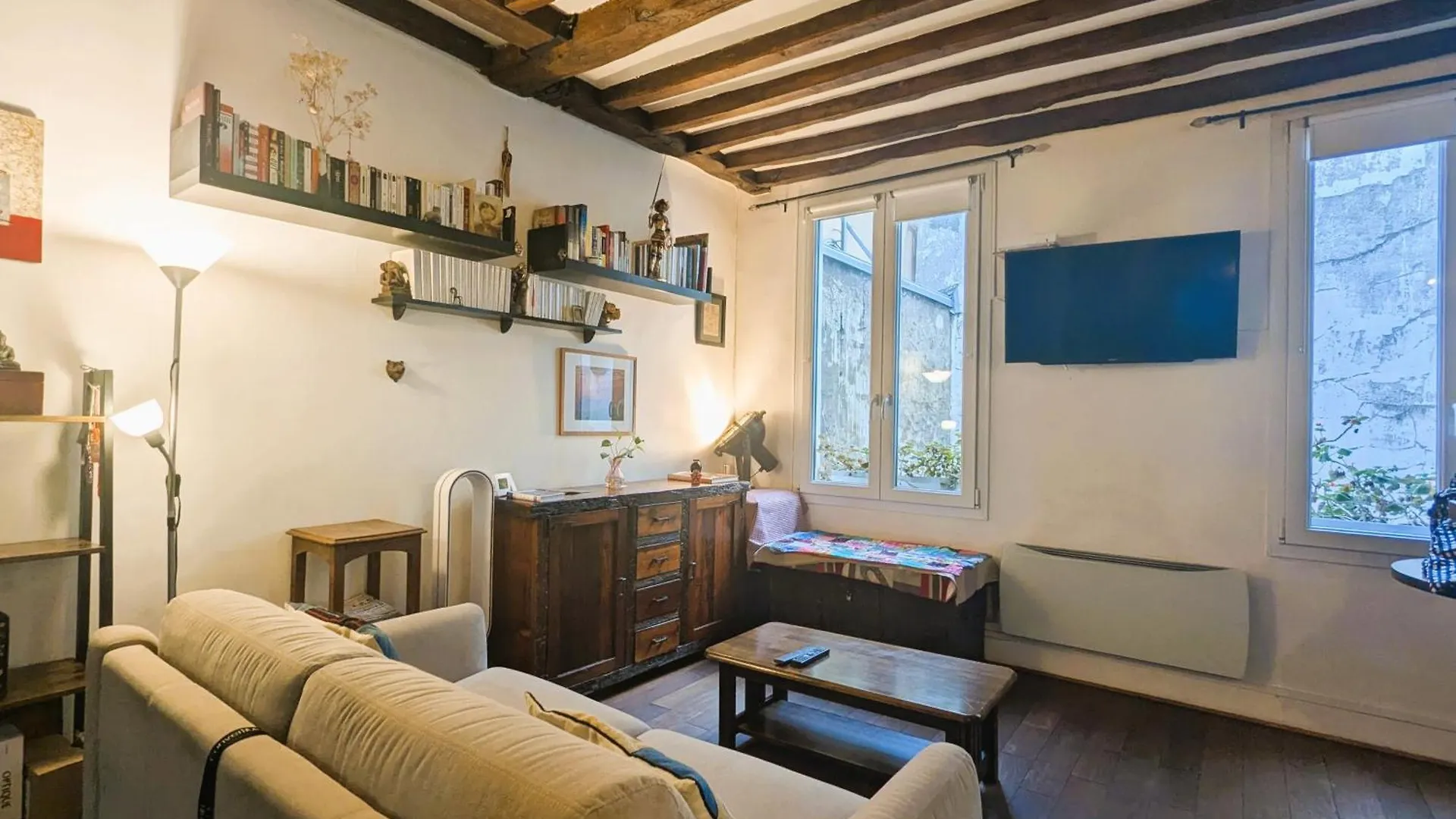 Charming Pied-A-Terre - Marais Apartment Paris